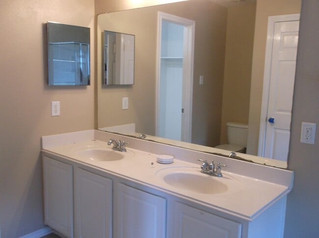 Building Photo - 16107 Sandy Path Ln