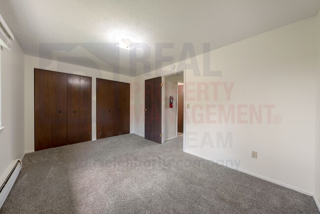 Building Photo - LMHA ready, 3 bedroom, 1 bath townhome.