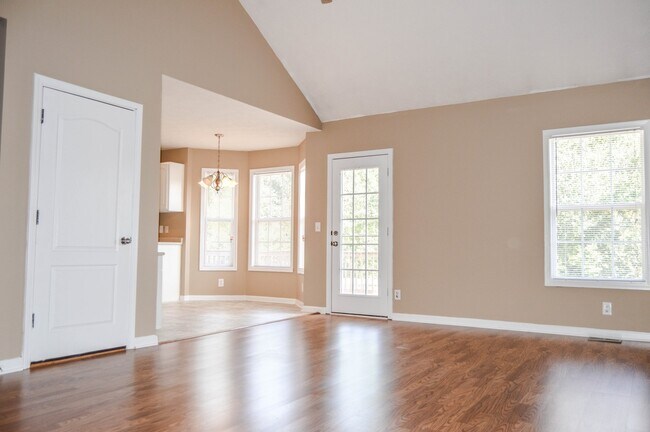 Building Photo - Pet Friendly Ranch with Bonus!