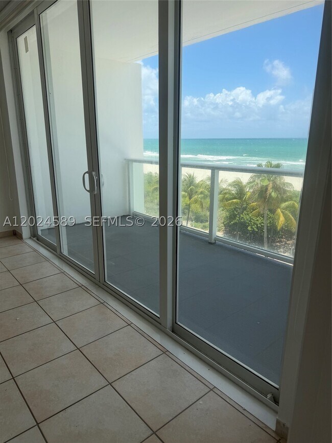 Foto del edificio - 5601 Collins Ave