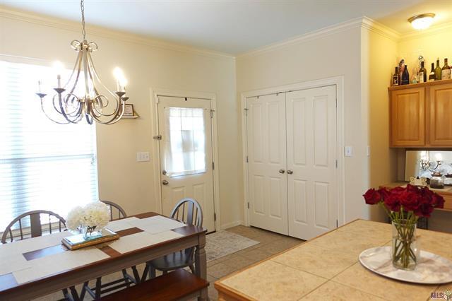Breakfast Area - 4000 Lake Beau Pre Blvd