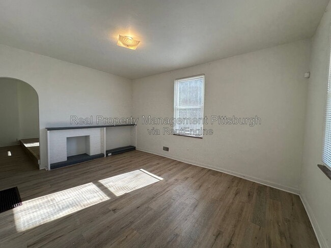 Building Photo - 208 Rolfe St