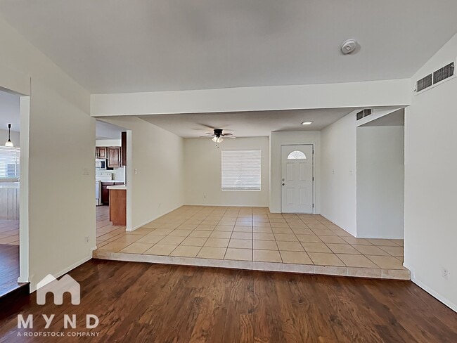 Building Photo - 2742 S Las Flores