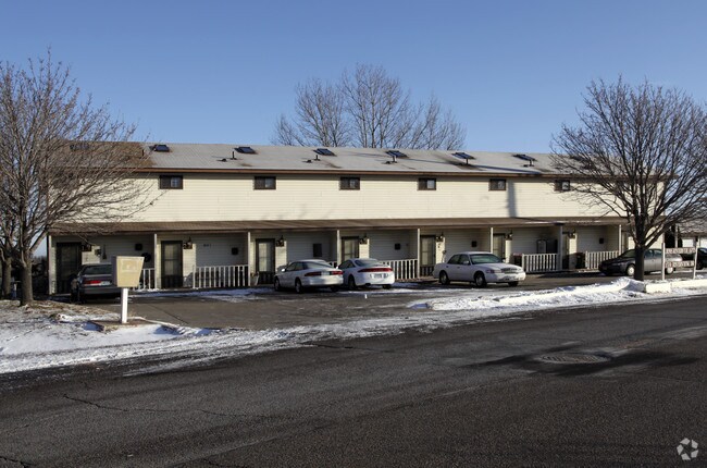 Building Photo - Jen's Rivervue Apartments