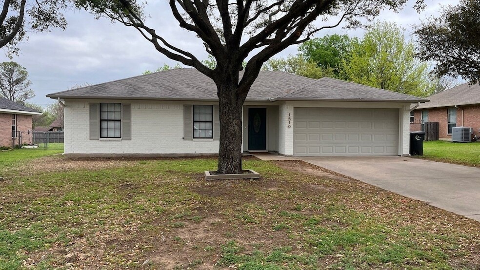 Primary Photo - 1510 Woodside Ln E