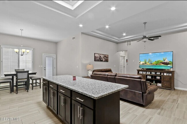 Building Photo - 265 Emerald Sun Dr