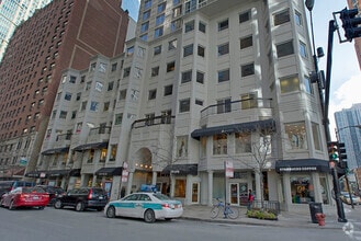 Building Photo - 1 E Delaware Pl