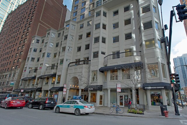 Primary Photo - 1 E Delaware Pl