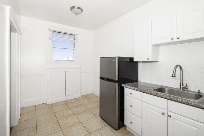 Building Photo - bedroom in San Francisco CA 94114