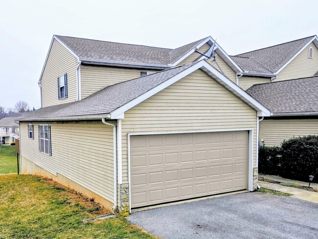 Building Photo - 40 Sandstone Ct