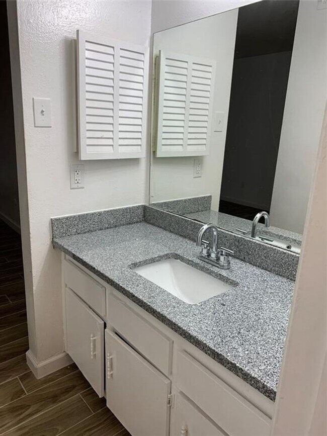 Foto del edificio - 2 BR 2 BA Condo - Downstairs
