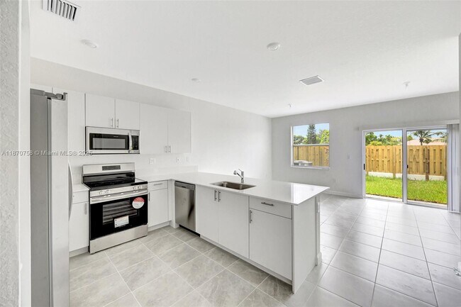 Foto del edificio - 2796 SE 26th Ave