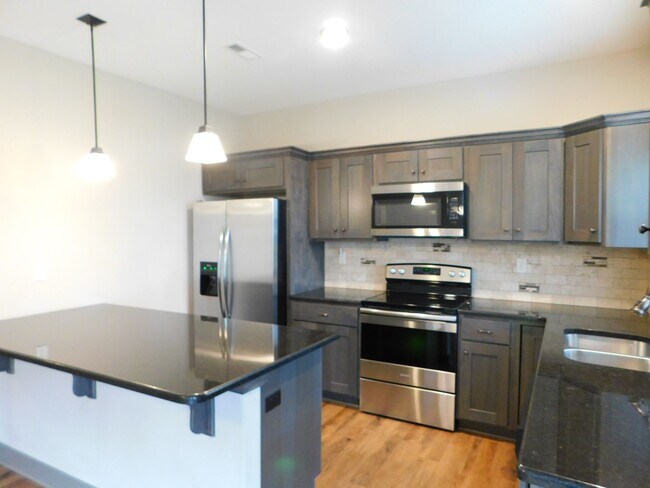Building Photo - Incredible townhome with double car garage...