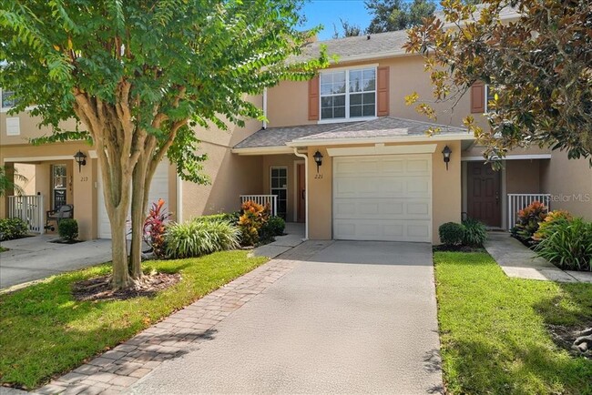Foto del edificio - 221 Sterling Springs Ln