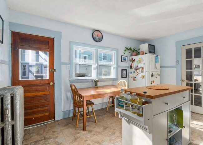 Building Photo - 64 Elm St