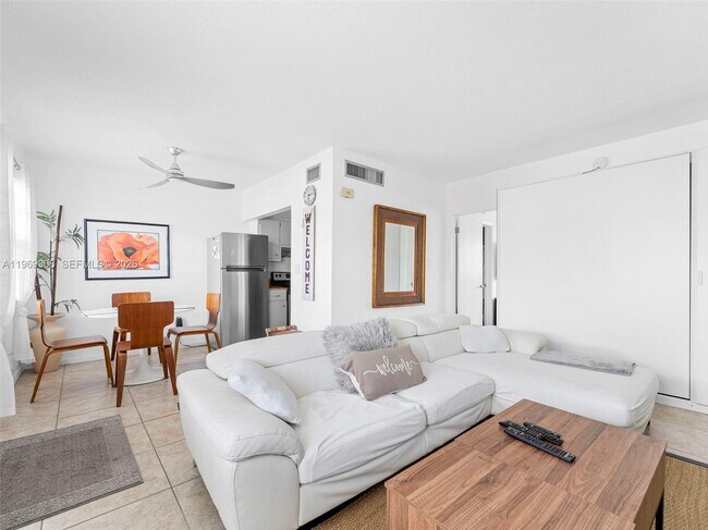 Foto del edificio - 3220 NE 10th St