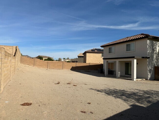 Foto del edificio - Buckeye, 4 bed, 2.5 bath, huge lot, across...