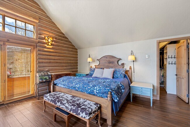 Foto del edificio - New to the market!  Log home in Frisco!  L...