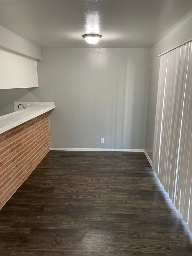 1301 S Hood St Unit 14, Alvin, TX 77511 Apartments in Alvin, TX