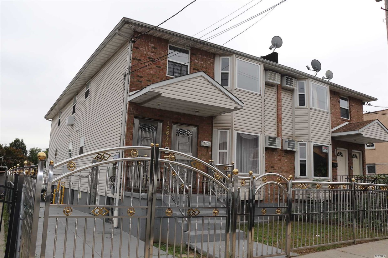 Primary Photo - 106-70 Ruscoe St