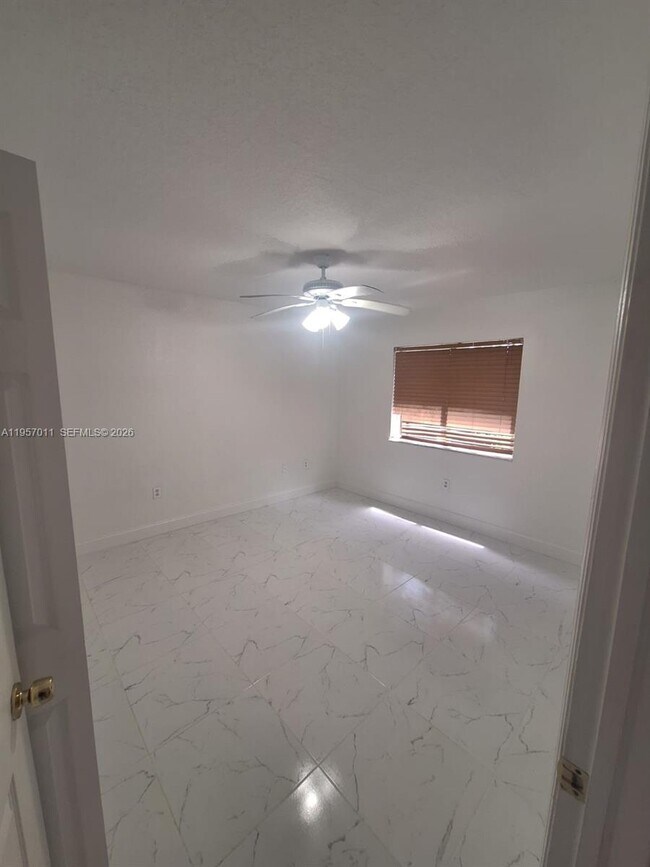 Foto del edificio - 2931 SE 13th Rd