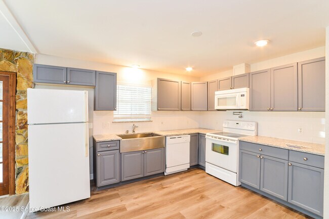 Foto del edificio - 7405 Calmoso Ave