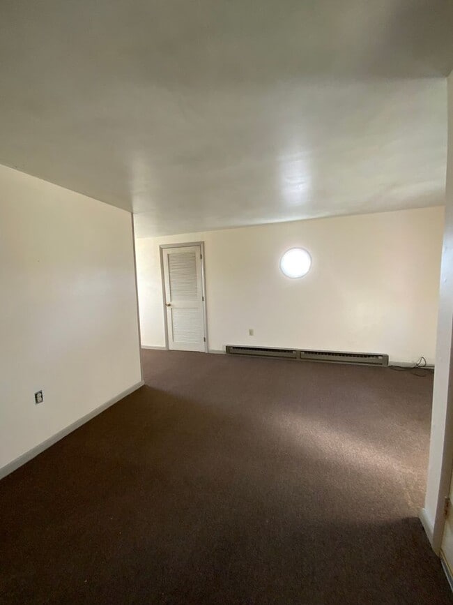 Building Photo - 114 Millersville Rd