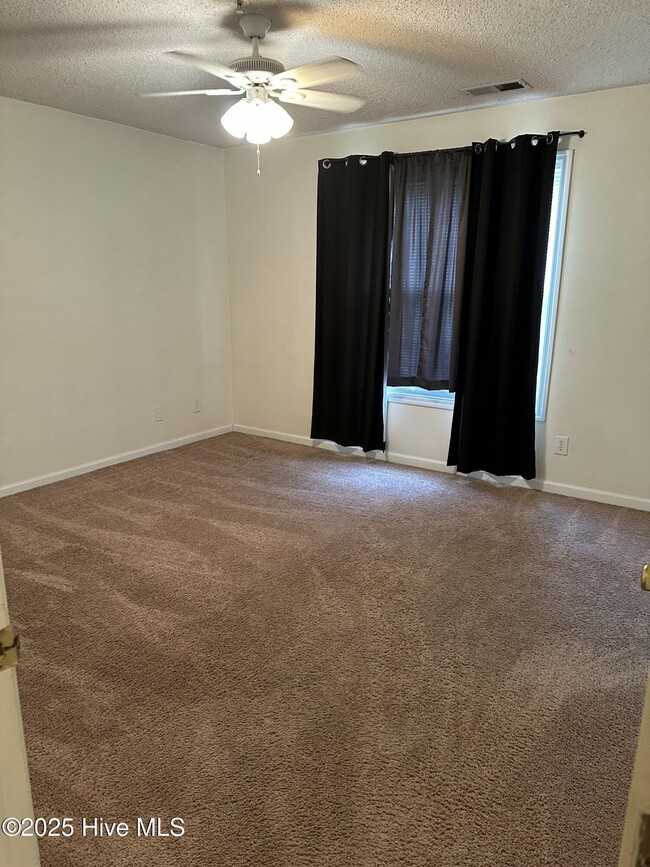 Building Photo - 705 Summertime Ln