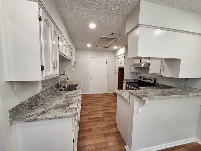 Foto del edificio - 806 Westgate Cir