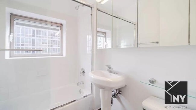 Building Photo - 2 bedroom in New York NY 10001