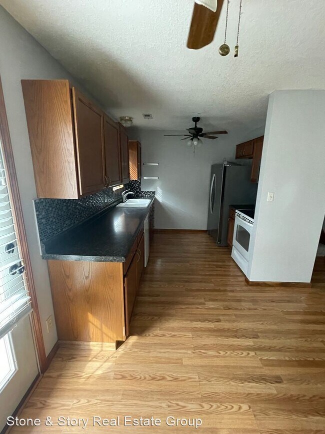 Building Photo - 4 br, 2 bath House - 3725 SW Moundview Ct