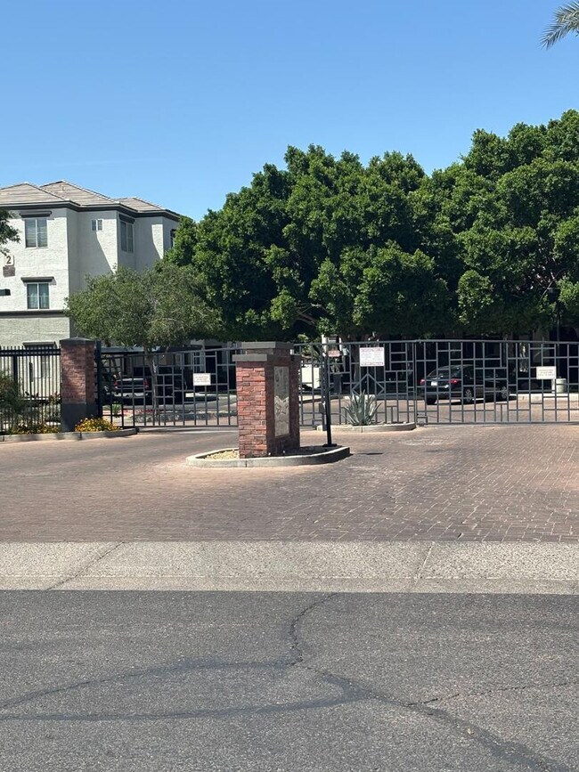 Foto del edificio - 3302 N 7th St