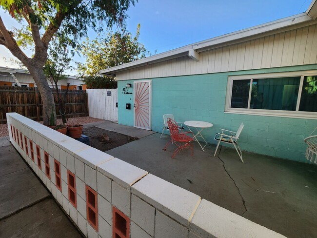 Building Photo - Mid Century Huntridge Triplex "Pistachio P...