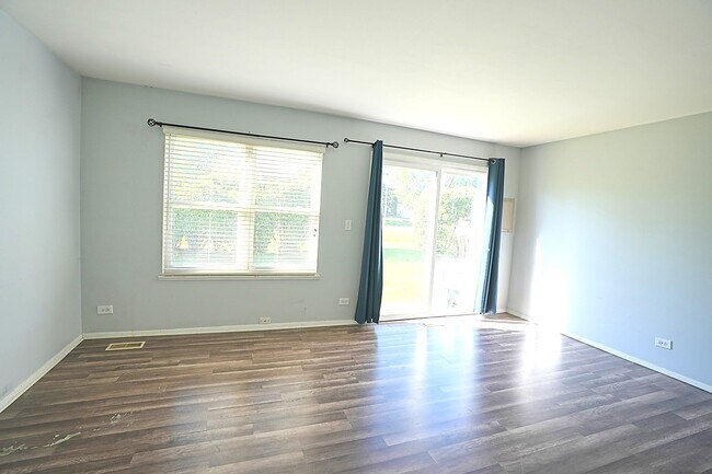Building Photo - 2684 Waterford Ct