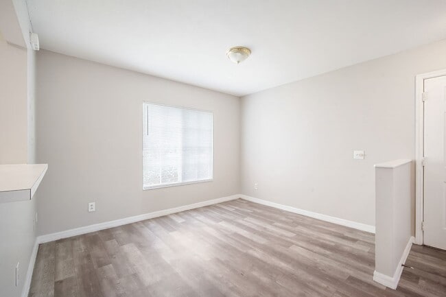 Foto del edificio - Riverwalk Retreat: Updated 3BR Townhome in...