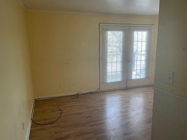 Building Photo - 713 Springfield Rd