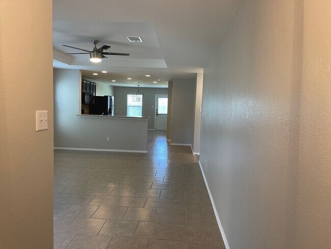 Foto del edificio - Beautiful Home for Lease in Yowell Ranch