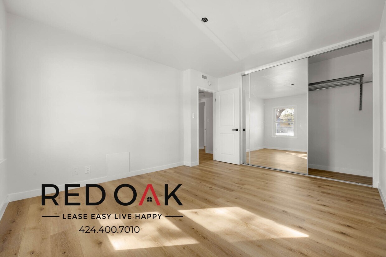 Foto principal - 8752 Belford Ave