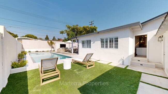 Foto del edificio - Beautiful Home with Pool!