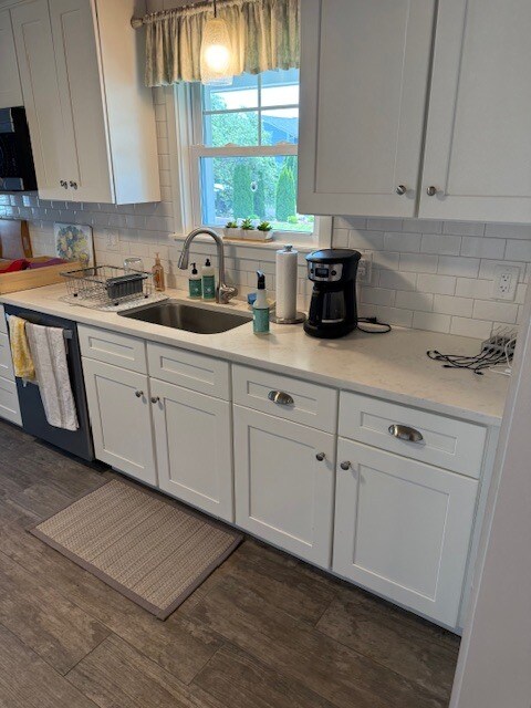 Kitchen w/ dishwasher, glass-top stove and large new fridge - 7 Melville Ln