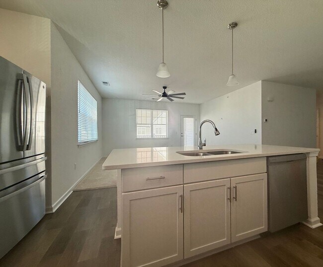 Foto del edificio - Top-Floor Corner Condo in Virginia Beach