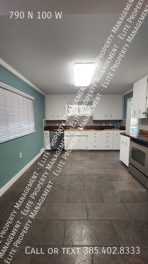 Building Photo - Huge yard 4 bed, 2 bath home