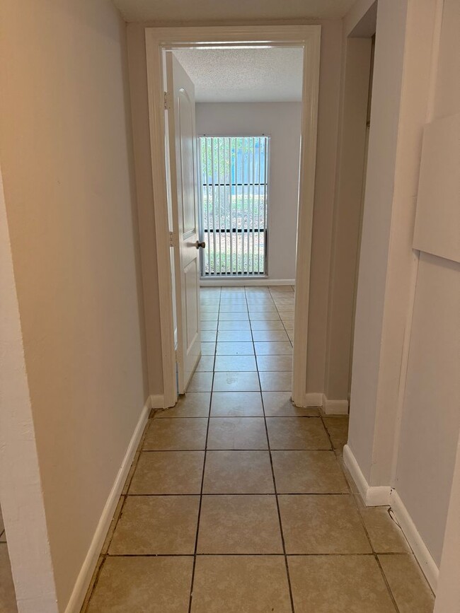 Building Photo - Location, location, location! 876 SF Unit-...