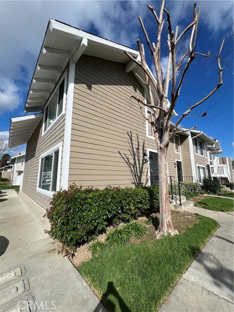 Primary Photo - 700 W Walnut Ave