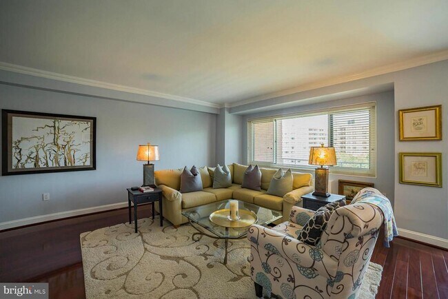 Foto del edificio - 4201 Cathedral Ave NW