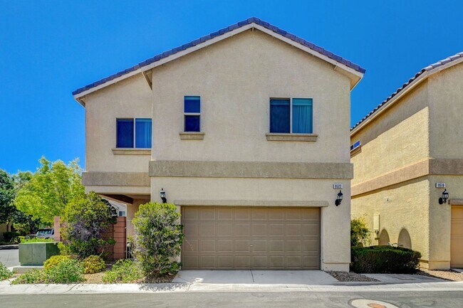 Foto del edificio - Adorable three bedroom in incredible SW location! Solar panels!