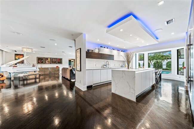 Foto del edificio - 5820 Palm Tree Rd