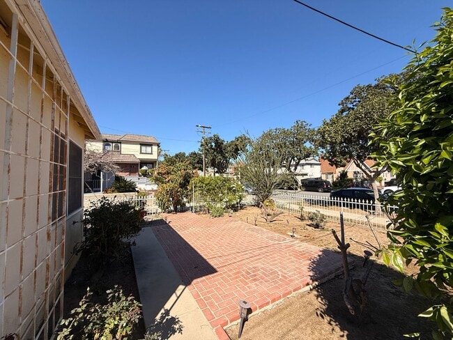 Building Photo - 2nd St., 829-831