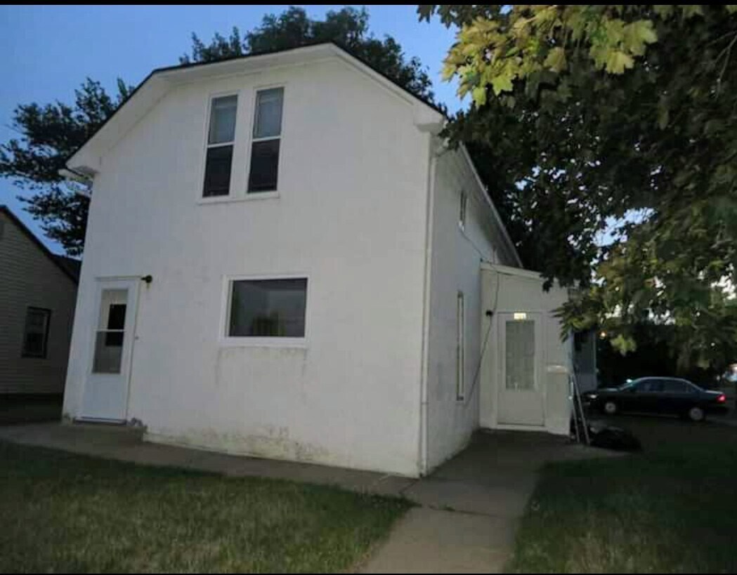 Duplex for rent - 901 S 10th Ave