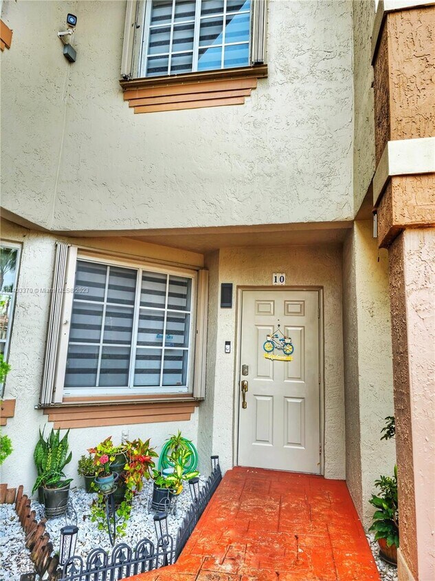 Primary Photo - 8330 NW 10th St
